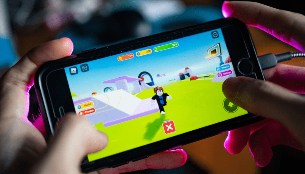 Roblox y el desafío de la seguridad infantil: ¿Qué medidas implementa la plataforma para proteger a los más chicos?